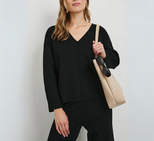 Rails - Hollyn Center Seam V-neck Knit Sweater in Black