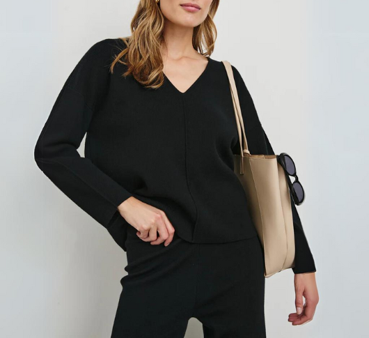 Rails - Hollyn Center Seam V-neck Knit Sweater in Black