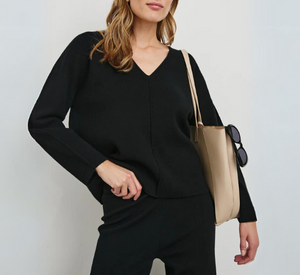 Rails - Hollyn Center Seam V-neck Knit Sweater in Black