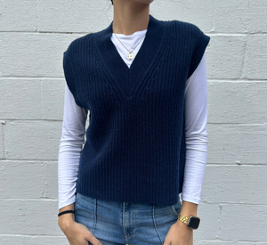 Kinross Cashmere - Sleeveless Ribbed Sweater Vest in Navy