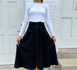 Tricot Chic - Front Zip Skirt in Black