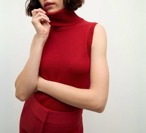 Veronica Beard - Mazzy Sleeveless Cashmere Turtleneck in Crimson