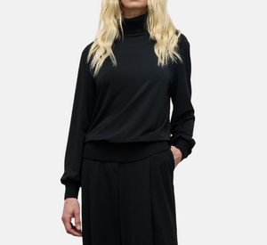Iris - Ribbed Turtleneck Sweater in Black