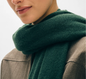 White + Warren - Cashmere Travel Wrap in Emerald