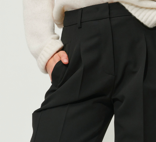 Luisa Cerano - Crop Cargo Pant with Pleats in Black