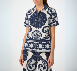 TRINA TURK - Abba Button Down Short Sleeve Shirt in Blue and White