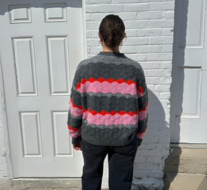 Suncoo - Panayo Wool Blend Wavy Stripe Sweater in Carbon and Pink