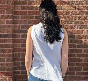 Psophia - Sleeveless Collared V-Neck Top with Tie in White