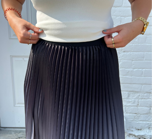 Alquema - Boxy Ombre Accordion Skirt in Charcoal Grey