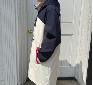 NIKKI JONES - Long Lightweight Raincoat with Hood in Navy and Pink