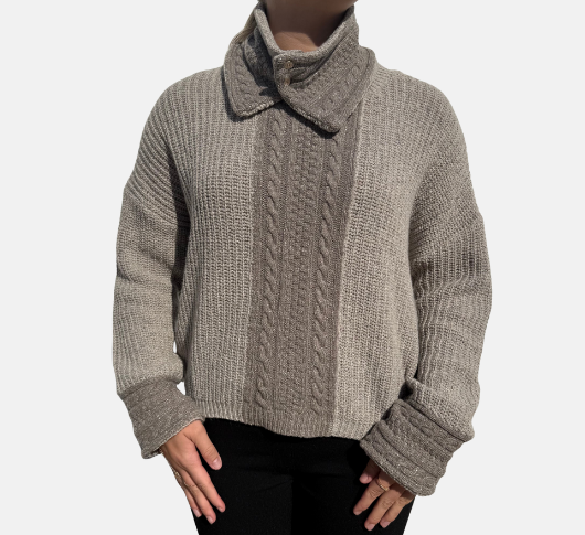 Tricot Chic - Cable Sweater with Detachable Collar in Taupe