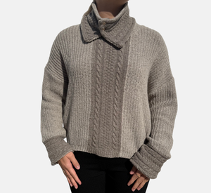 Tricot Chic - Cable Sweater with Detachable Collar in Taupe