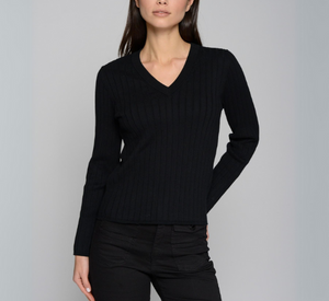 Vilagallo - Star Button Cuff V-Neck Sweater in Black