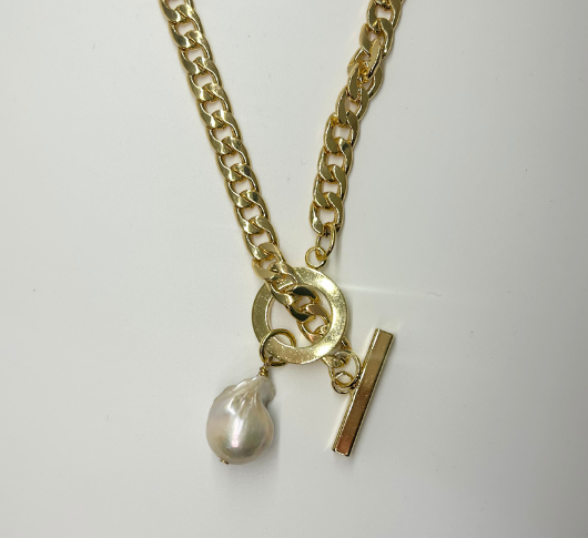 Elisabeth Pohle - Flat Chain Bar Pearl Necklace in Gold