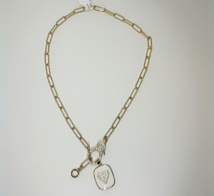 Elisabeth Pohle - White Heart Chain Necklace in Gold and White