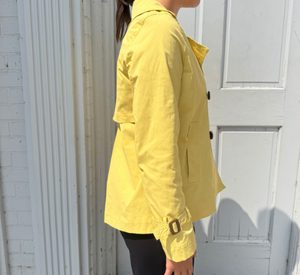 NIKKI JONES - Cropped Trench Jacket in Citron