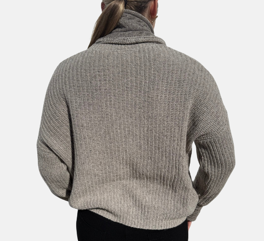 Tricot Chic - Cable Sweater with Detachable Collar in Taupe