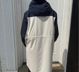 NIKKI JONES - Long Lightweight Raincoat with Hood in Navy and Pink